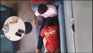 Quay lén cô bạn gái mút liếm cho nhân tình nơi công cộng